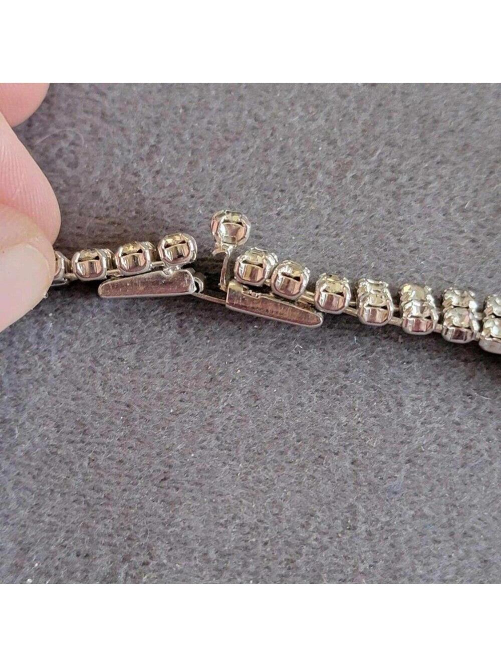 Pretty Rhinestone Necklace - Picture 4 of 6